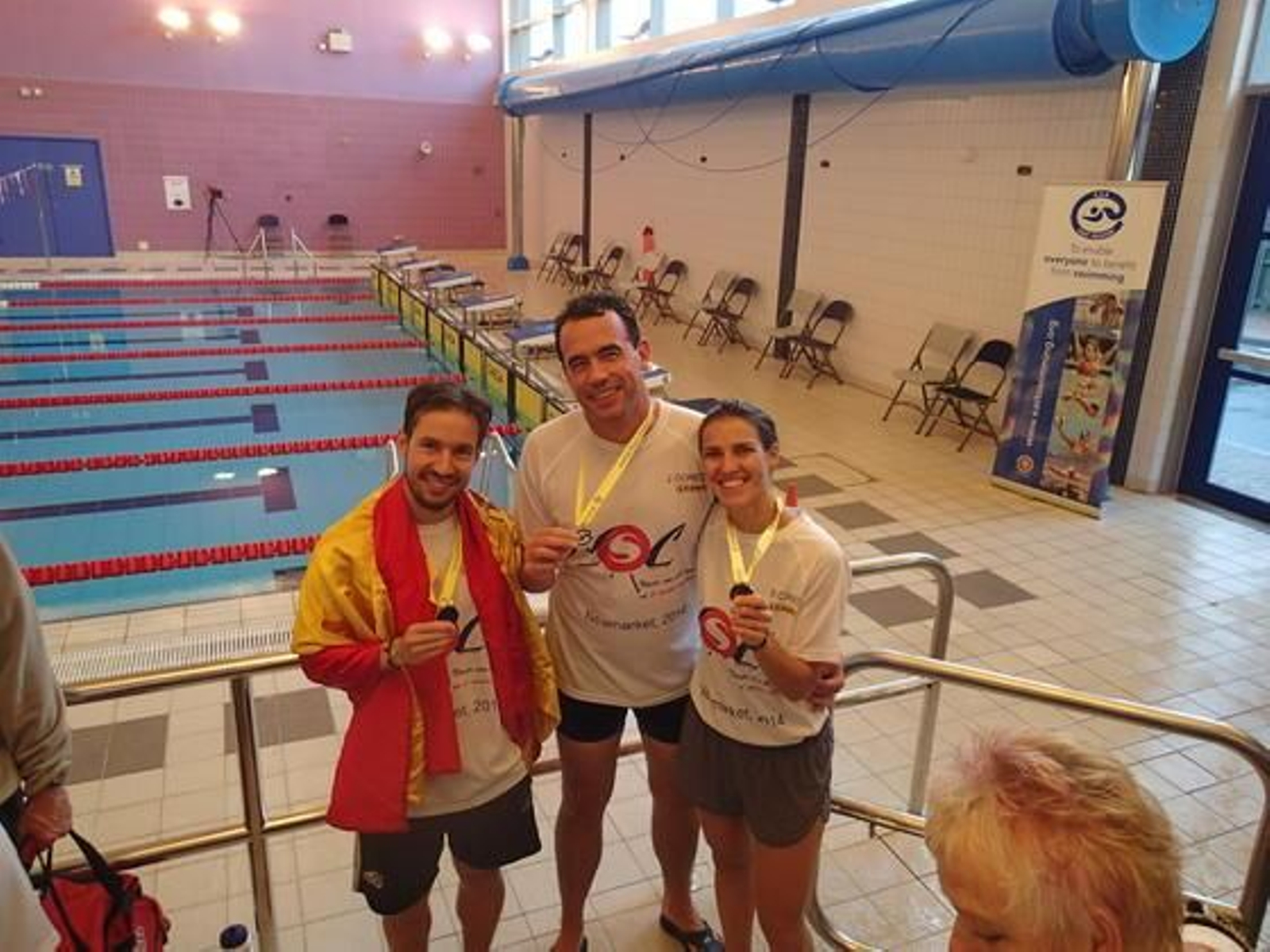Manuel Acuña, Javier Gómez y María Cano posan junto a sus trofeos