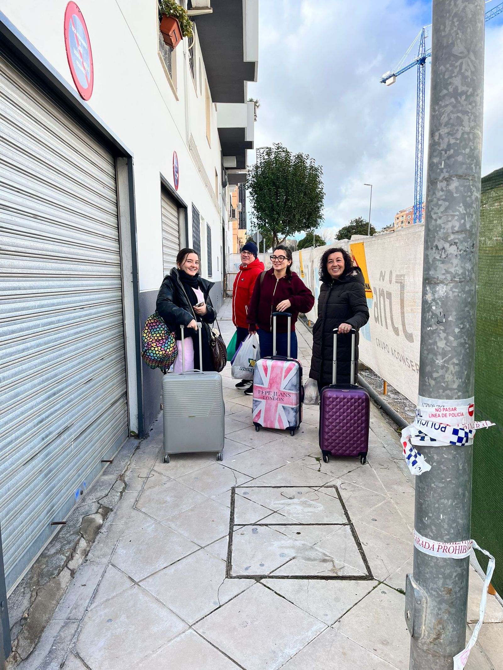 Los vecinos de la calle Unicef de Jaén vuelven a sus casas.