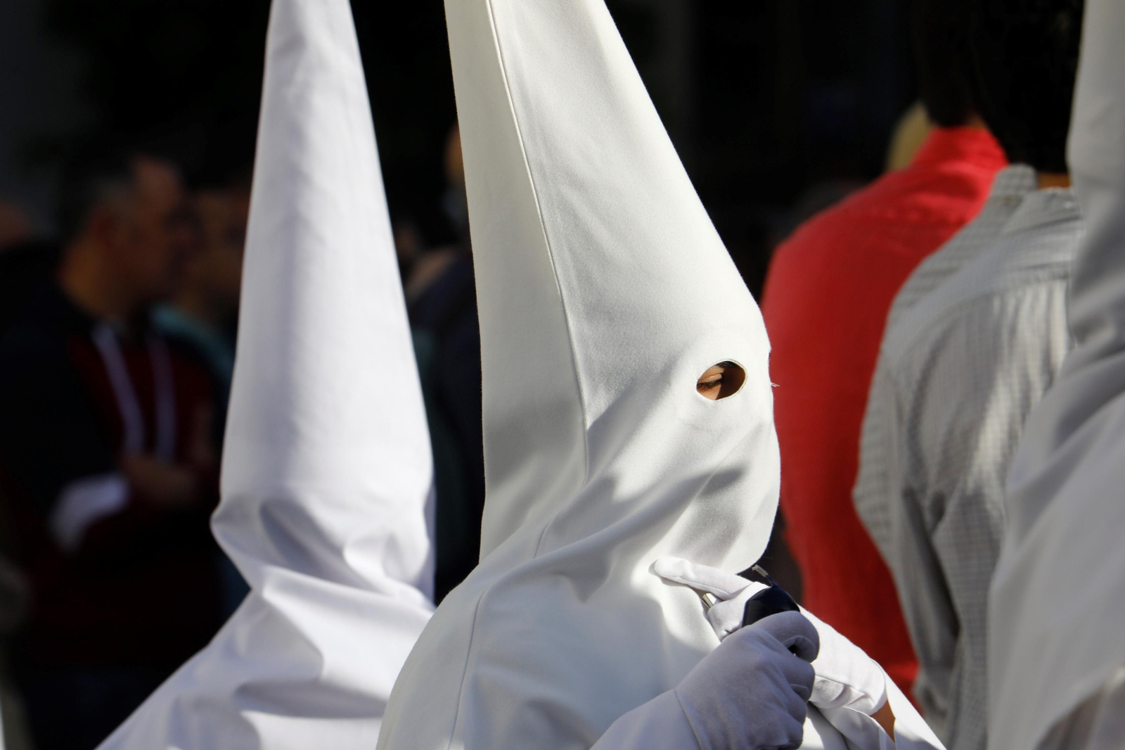 Domingo de Resurrección en Córdoba: la procesión de la hermandad del Resucitado, en imágenes