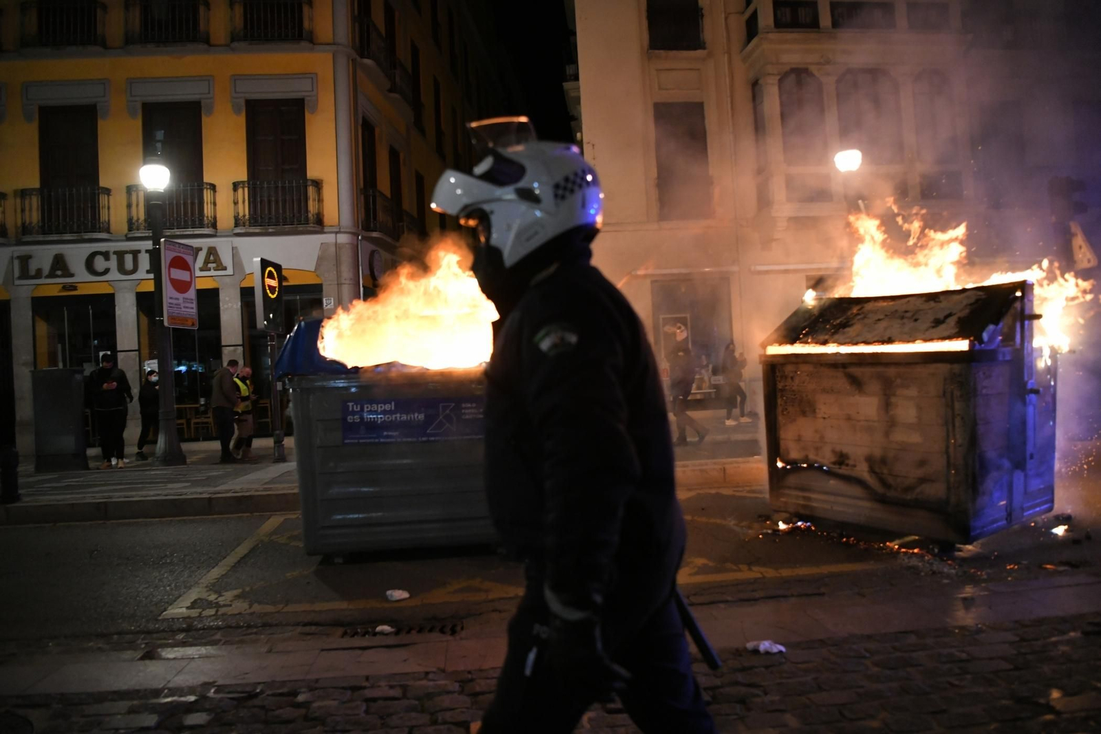 Fotos: Altercados y disturbios por la manifestación de Pablo Hasél en Granada