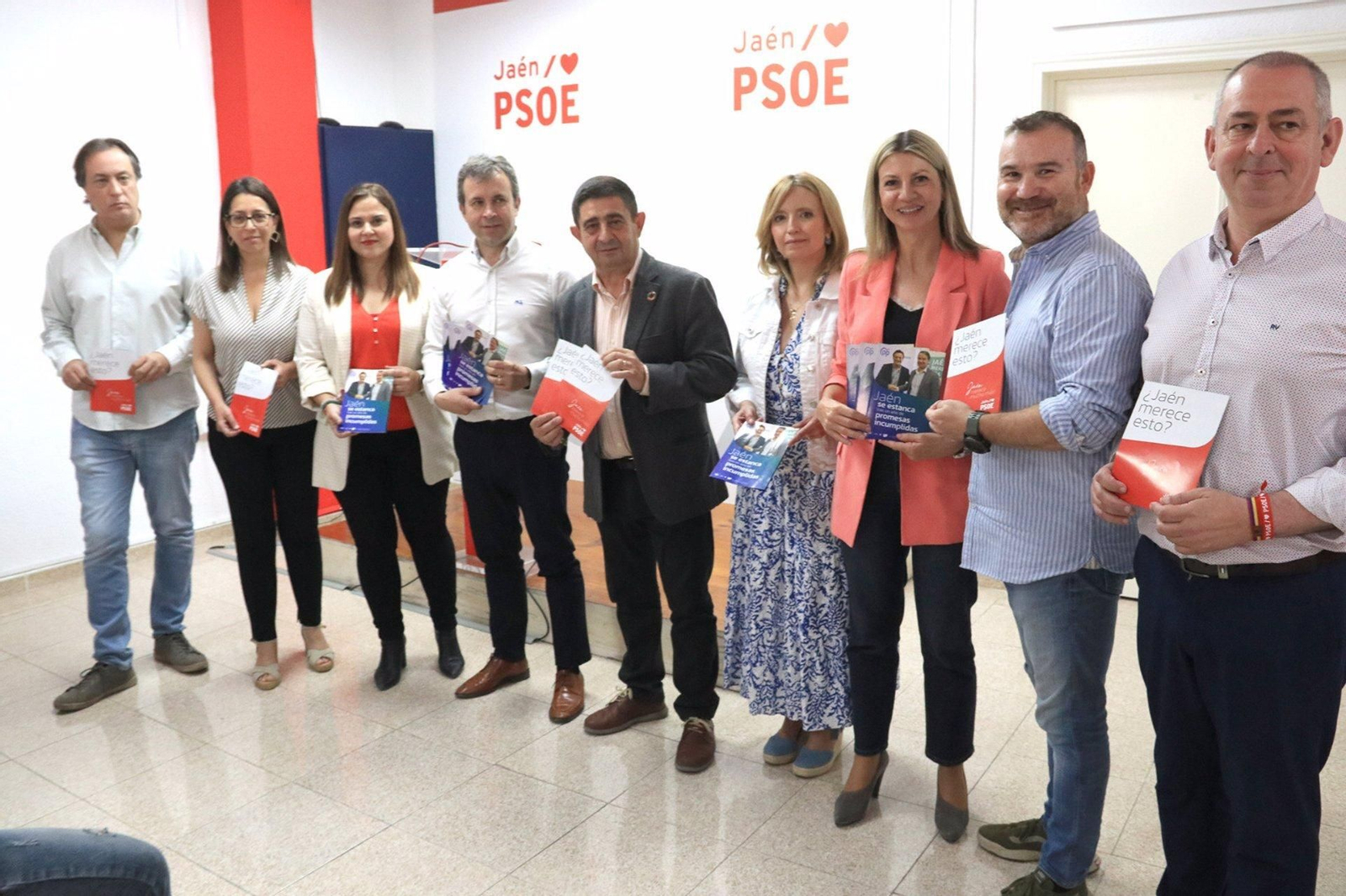 Los socialistas han hecho balance del año de gobierno de PP y JMM.