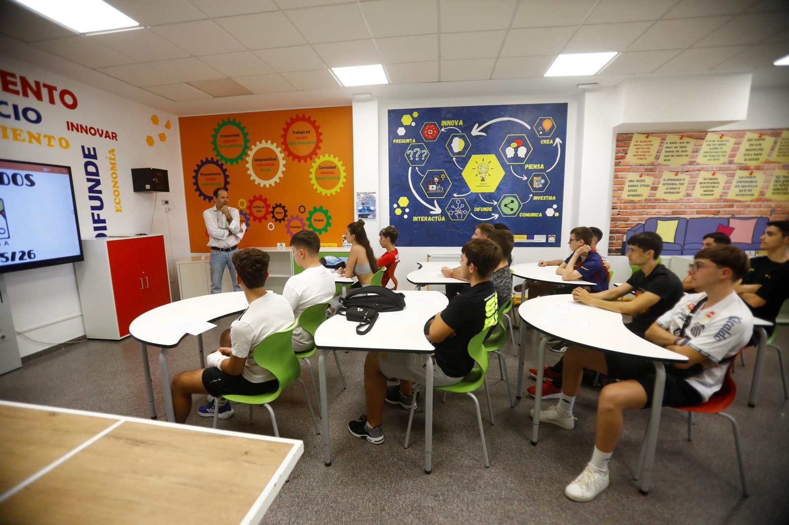 La vuelta a clase en los institutos de Córdoba, en imágenes