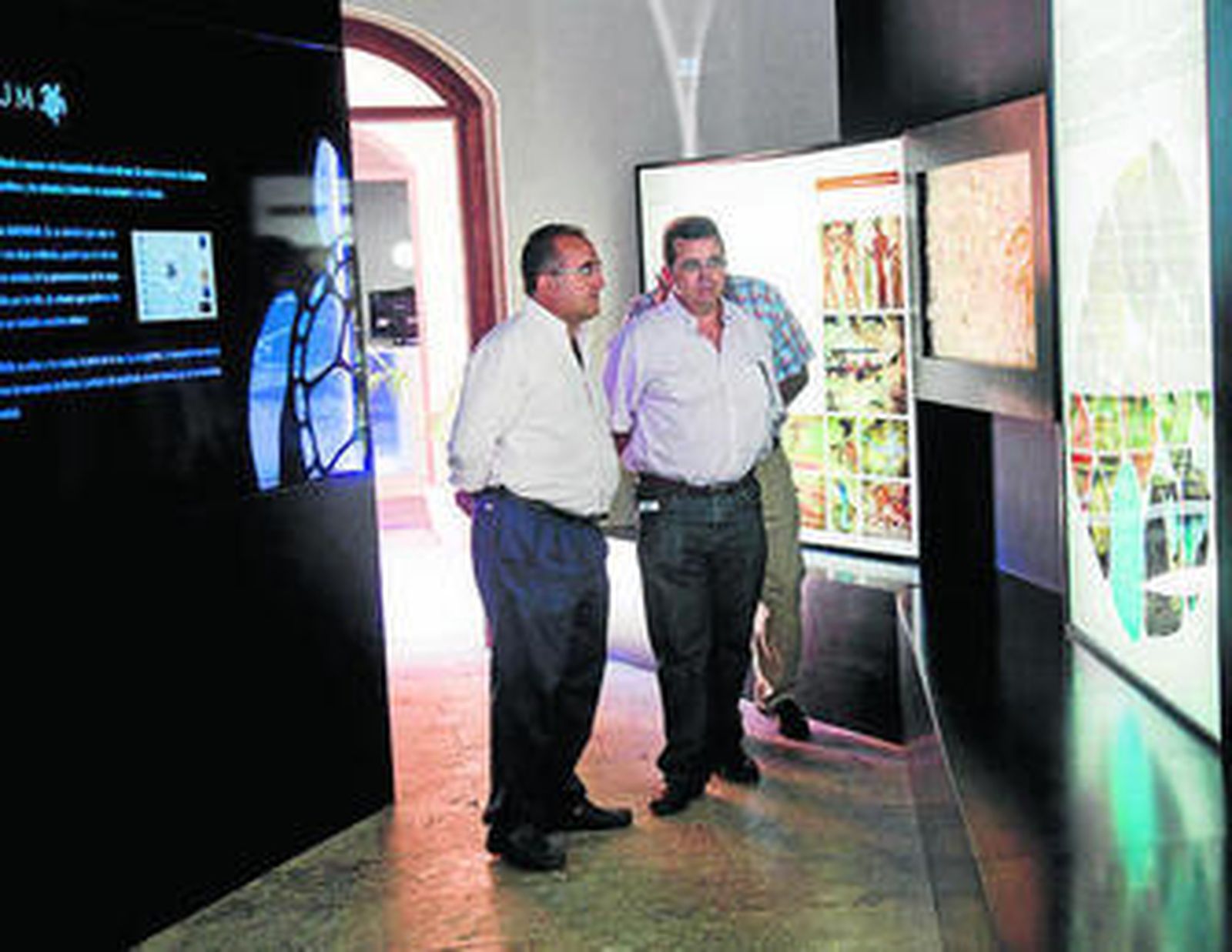 El alcalde de Garrucha, Juan Francisco Fernández, ha visitado el museo.