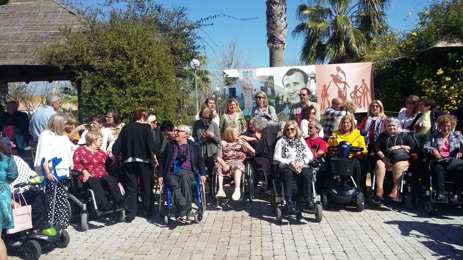Ex alumnos de la Ciudad de San Juan de Dios durante la celebración.