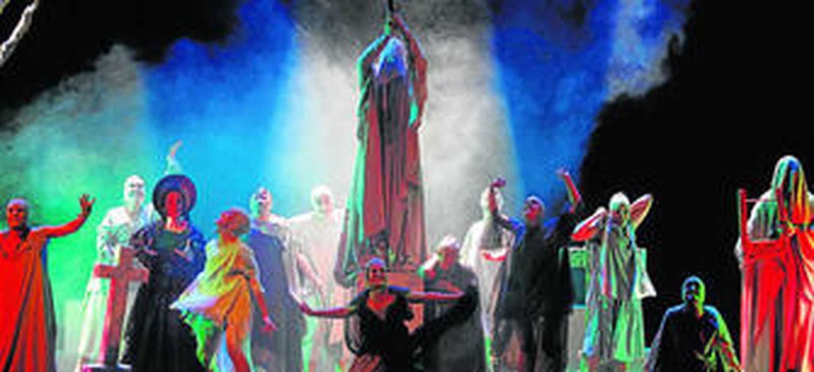 Un instante de la representación ayer en el Teatro Isabel la Católica.