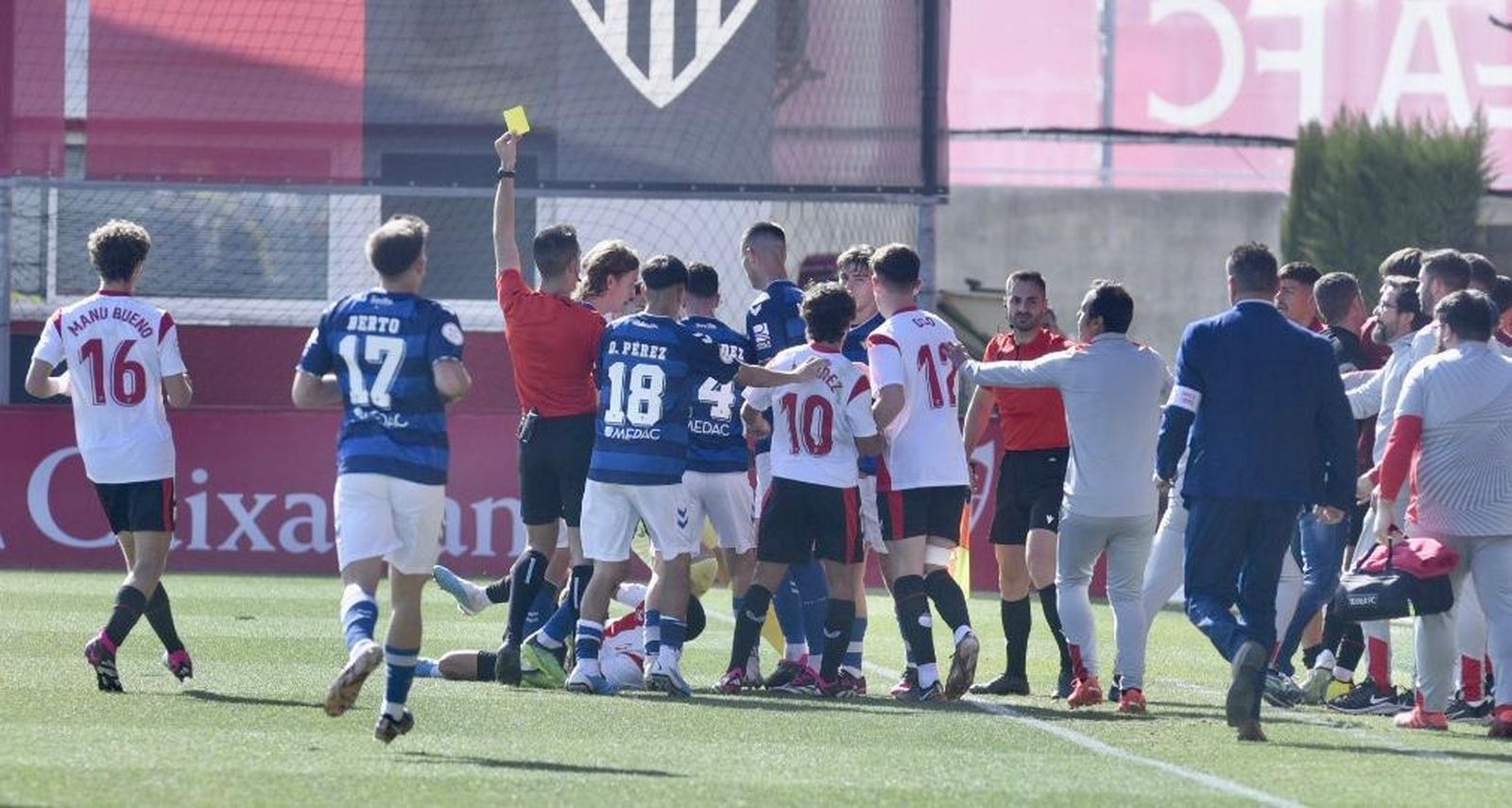 Intensidad y mucho miedo en un polémico derbi de filiales (0-0)