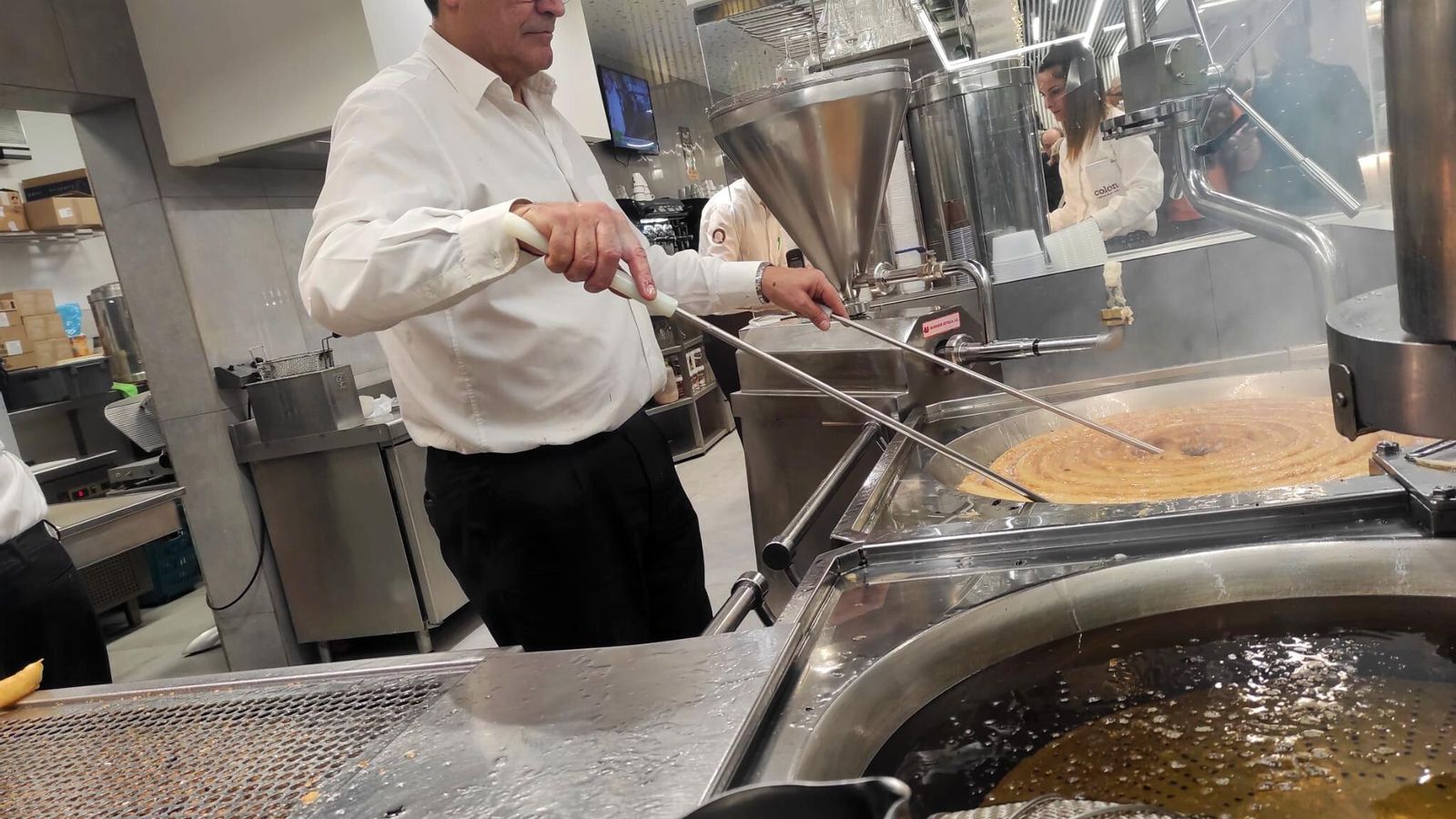 Jaén tiene una gran tradición de comer churros para las tardes de asueto y mañanas felices. Jaén tiene una gran tradición de comer churros para las tardes de asueto y mañanas felices.