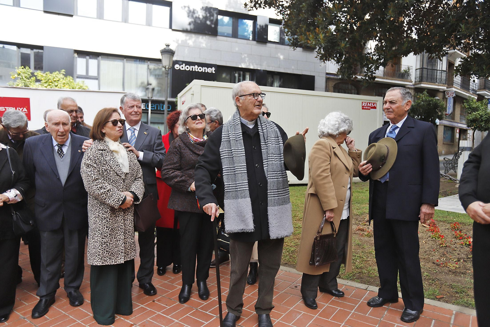 Imágenes de la Ofrenda de flores y rezo ante el monumento a la Inmaculada en Huelva