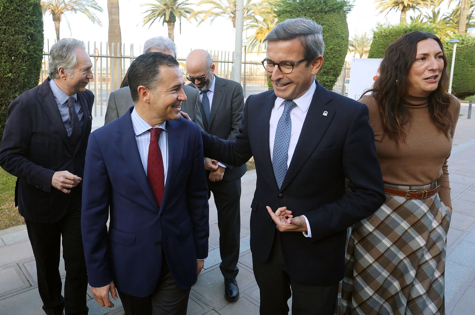 Imágenes de la recepción de los invitados al desayuno-coloquio con Jorge Paradela en el Foro Joly Andalucía