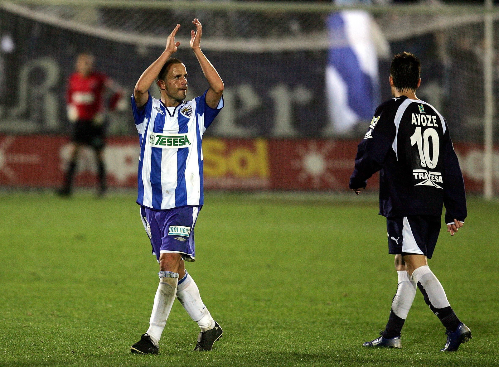 Sandro, que era sustituido, luce la blanquiazul con Tesesa en el pecho en diciembre de 2006.
