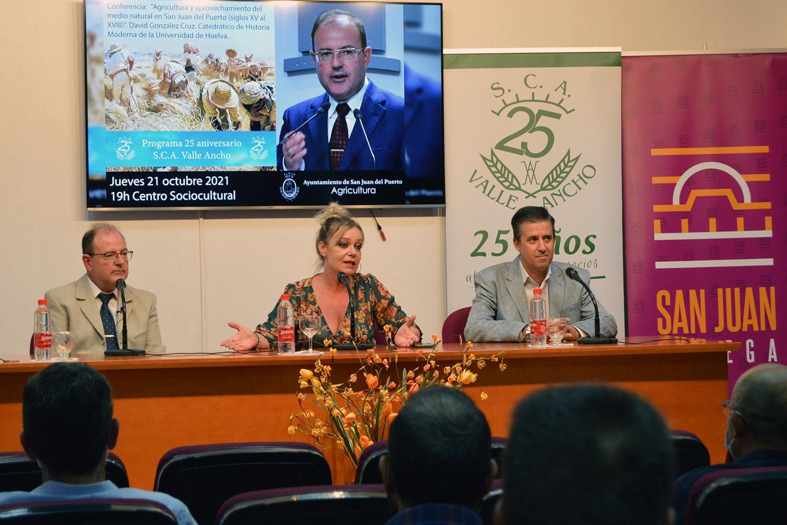 Conferencia del profesor David González Cruz.