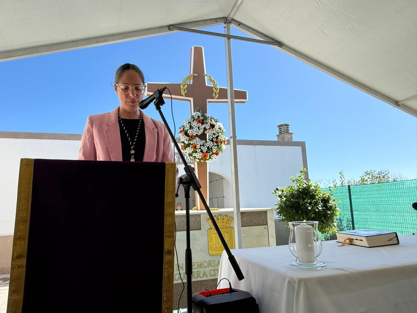 La Línea recuerda a sus difuntos con el tradicional acto en el Cementerio de San José