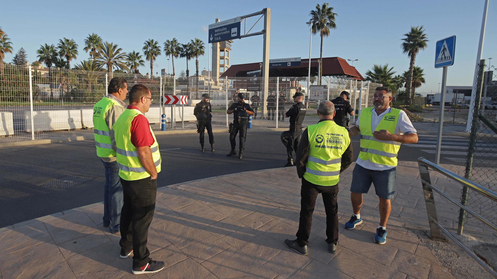 Fotos del paro de camioneros en el puerto de Algeciras