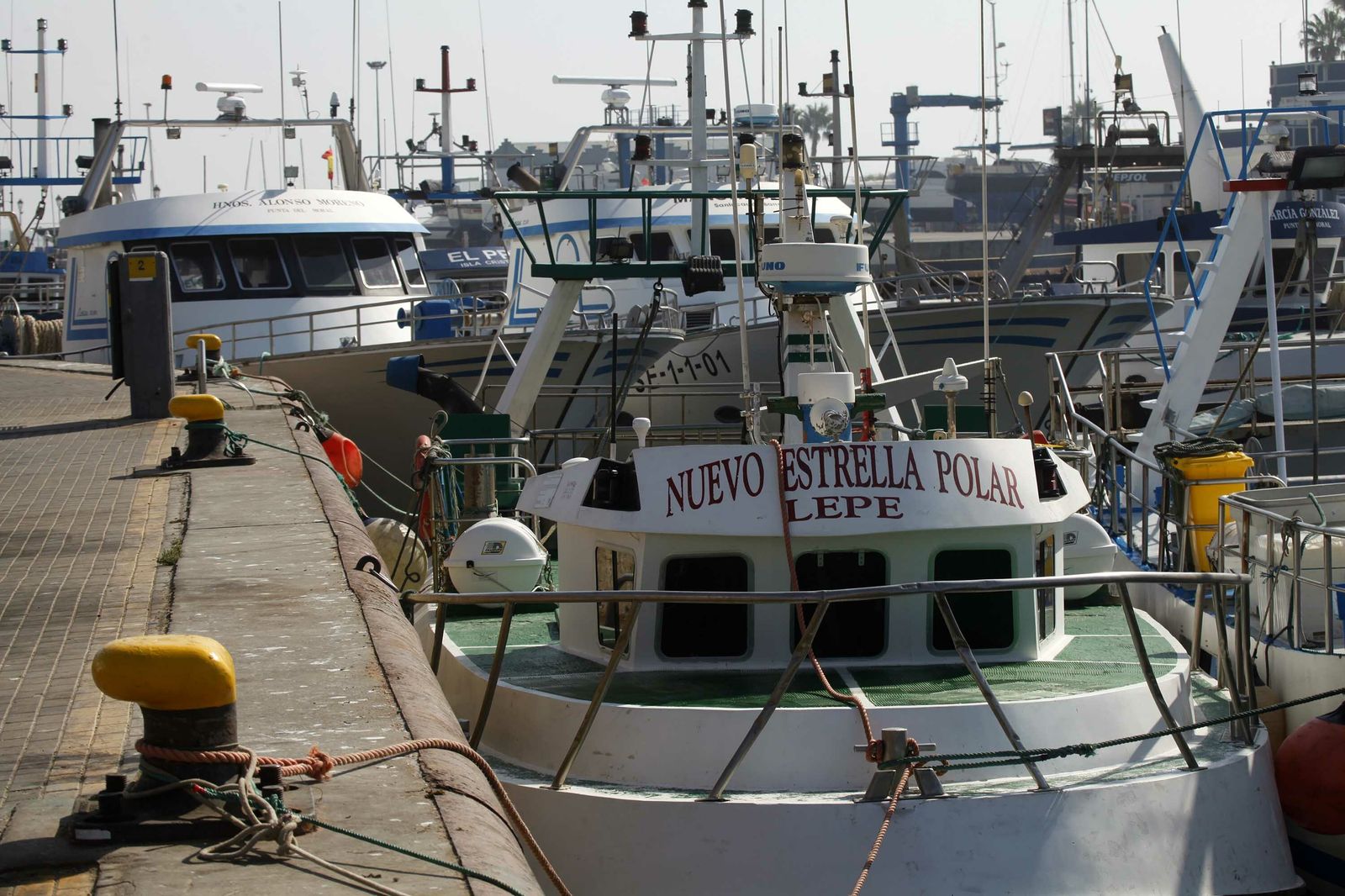 Imágenes de la flota de arrastre de Huelva en parada biológica