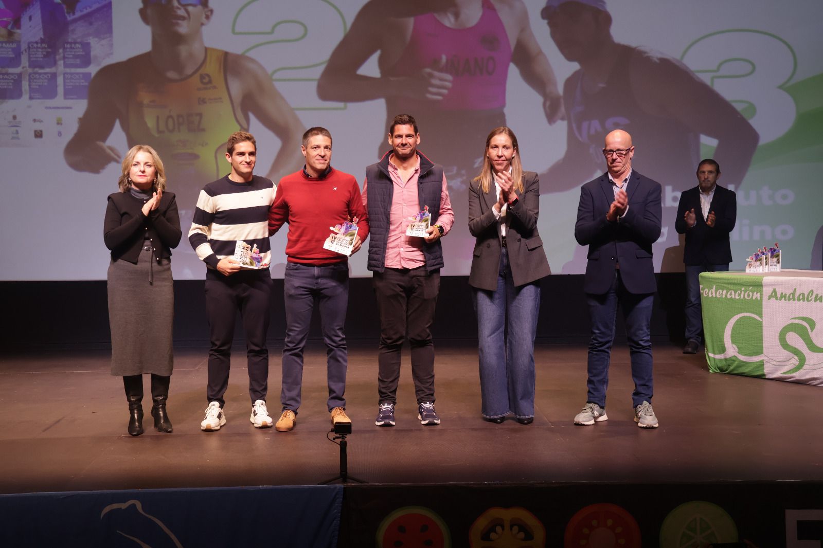 Varios premiados recogen su premio durante la gala celebrada en el Teatro Municipal de El Ejido.