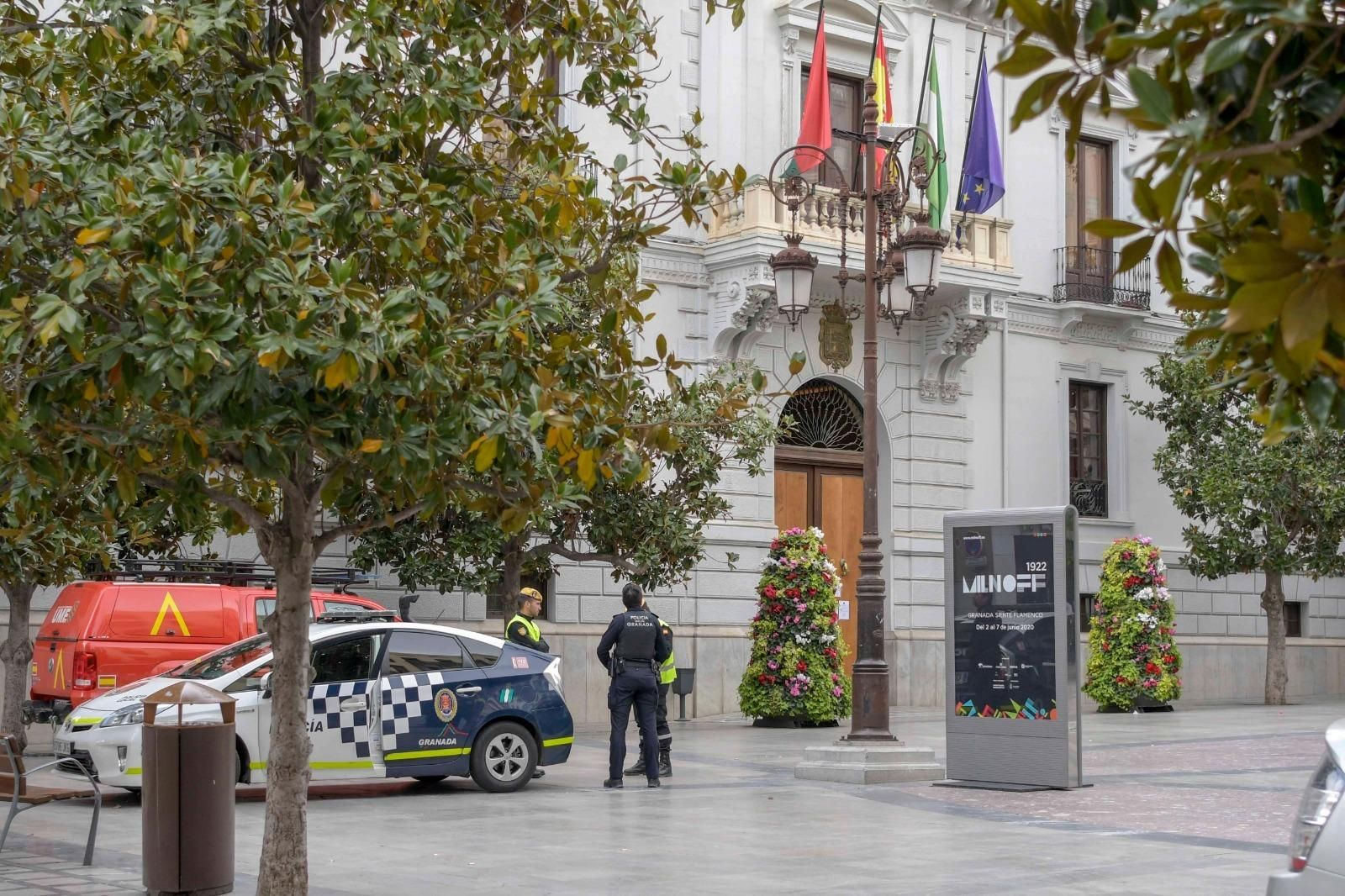 Limpieza en autobuses y poco tráfico en Granada por el coronavirus