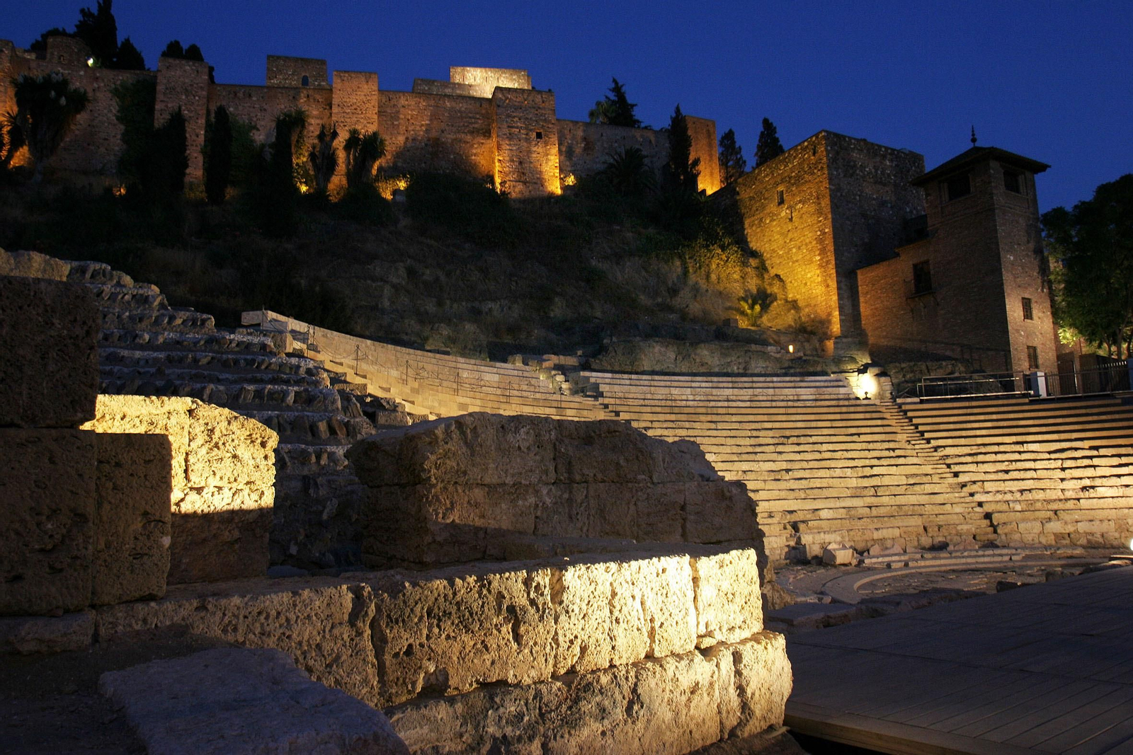 Iluminación del Teatro Romano y la Alcazaba.