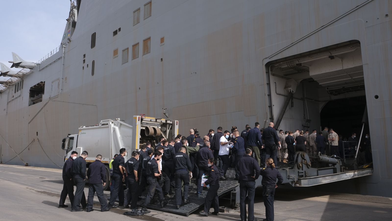 Fotogalería de la visita al portaaviones Juan Carlos I. Puerto de Almería.
