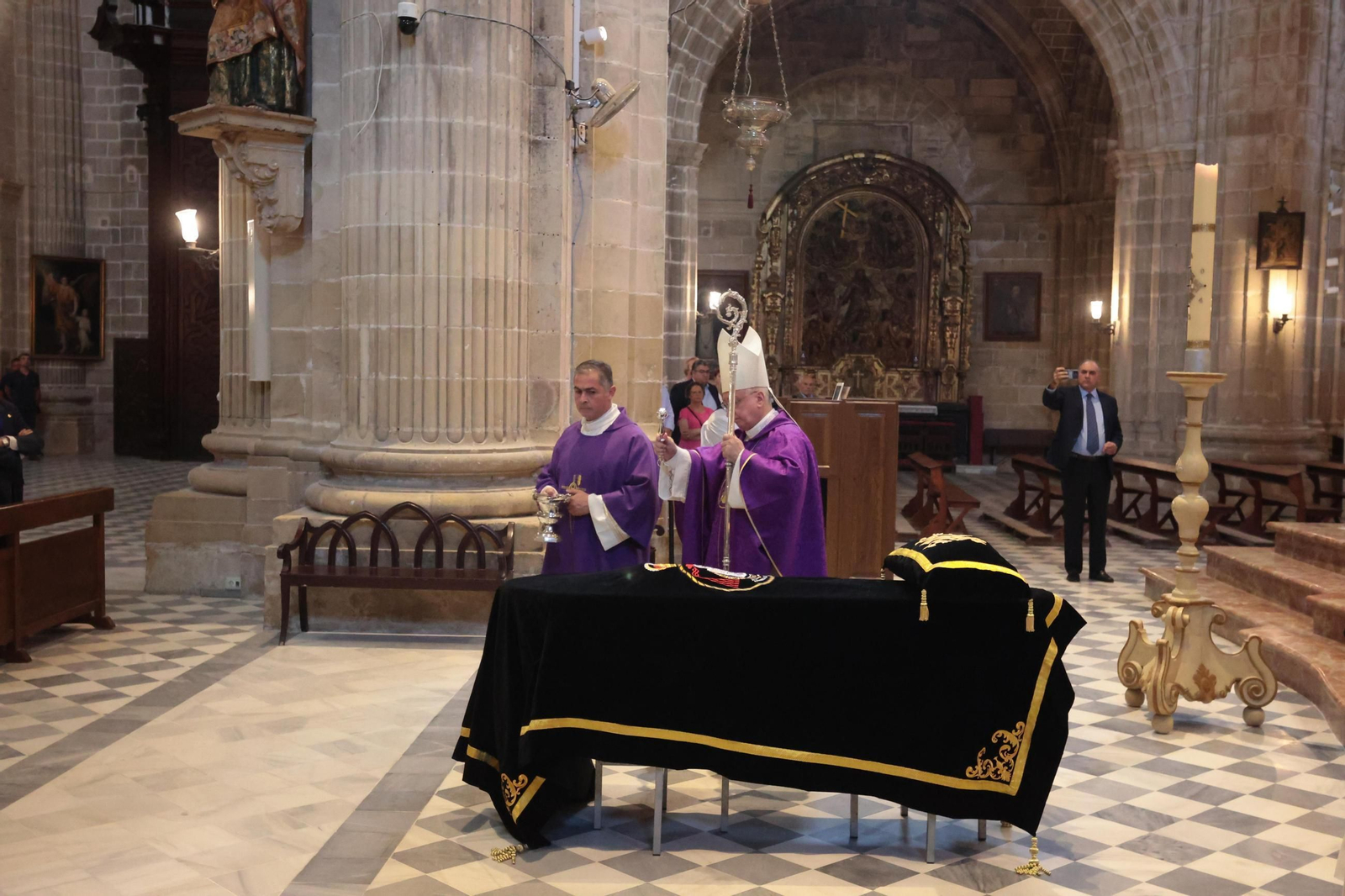El funeral del periodista Andrés Luis Cañadas, en imágenes