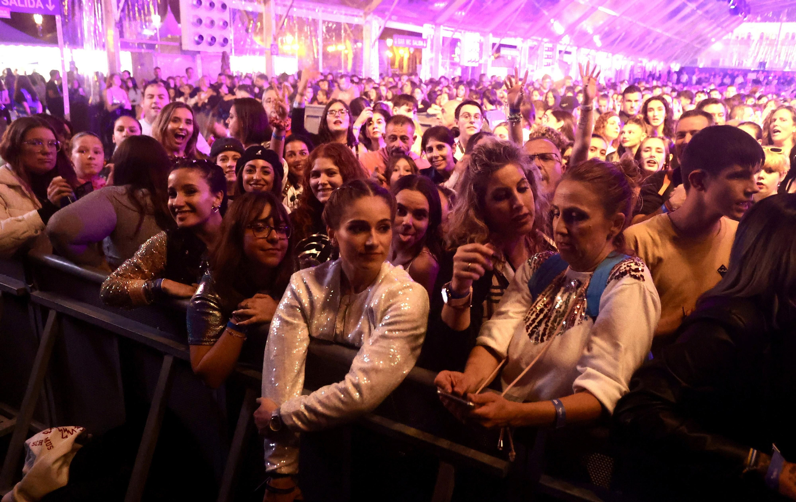 Búscate en el concierto de Lola Indigo