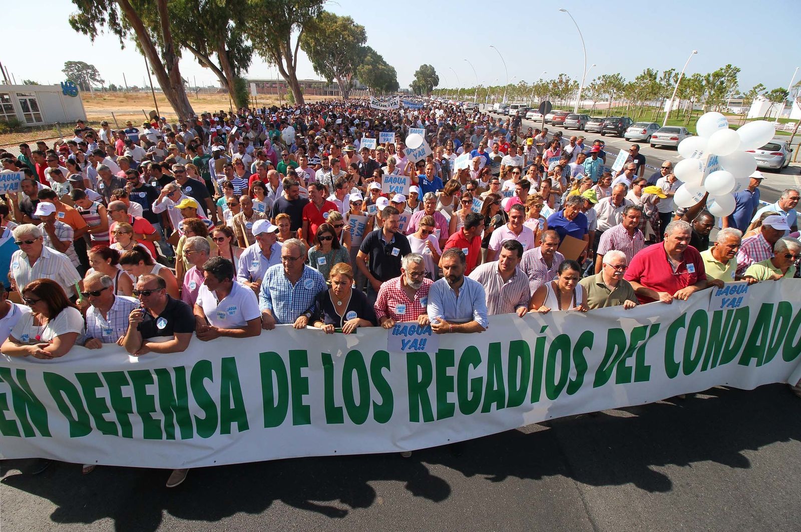 Imágenes de la manifestación para pedir agua y tierra para los regadíos del Condado.