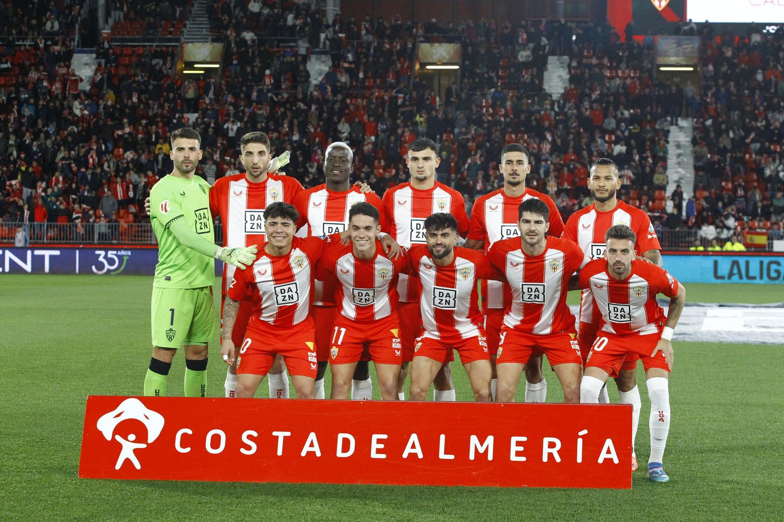 La U.D. Almería empata a uno contra el Cádiz y es campeón de invierno, en imágenes