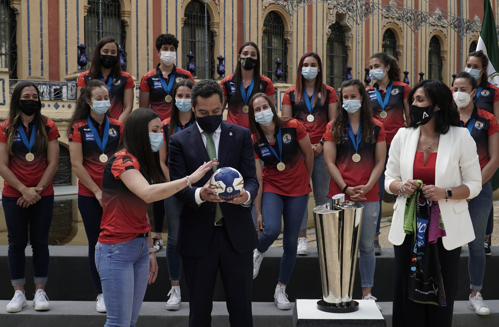 La visita del Rincón Fertilidad Málaga a Juanma Moreno, en fotos