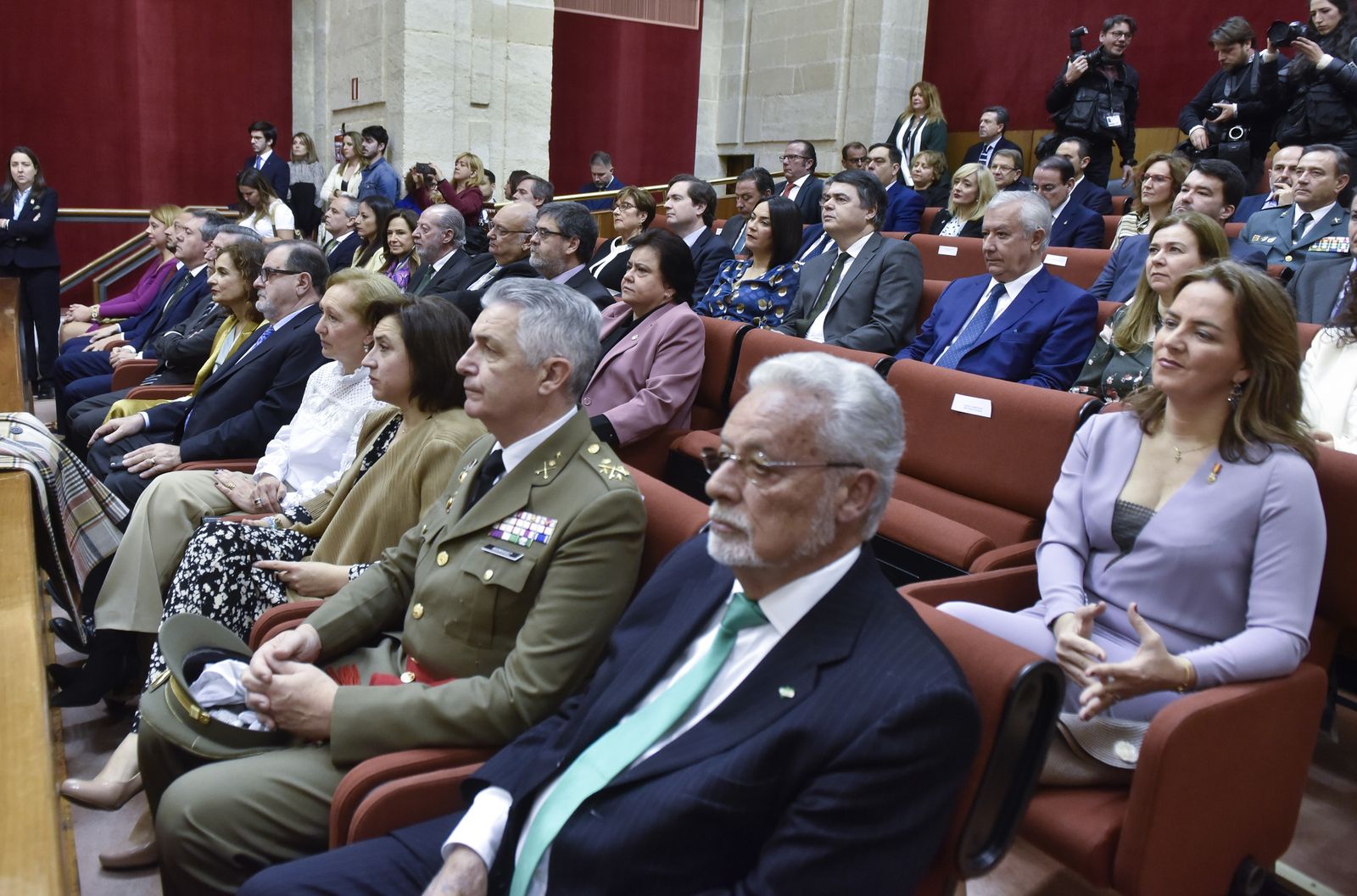 Acto institucional en el Pleno del Parlamento con motivo del Día de Andalucía