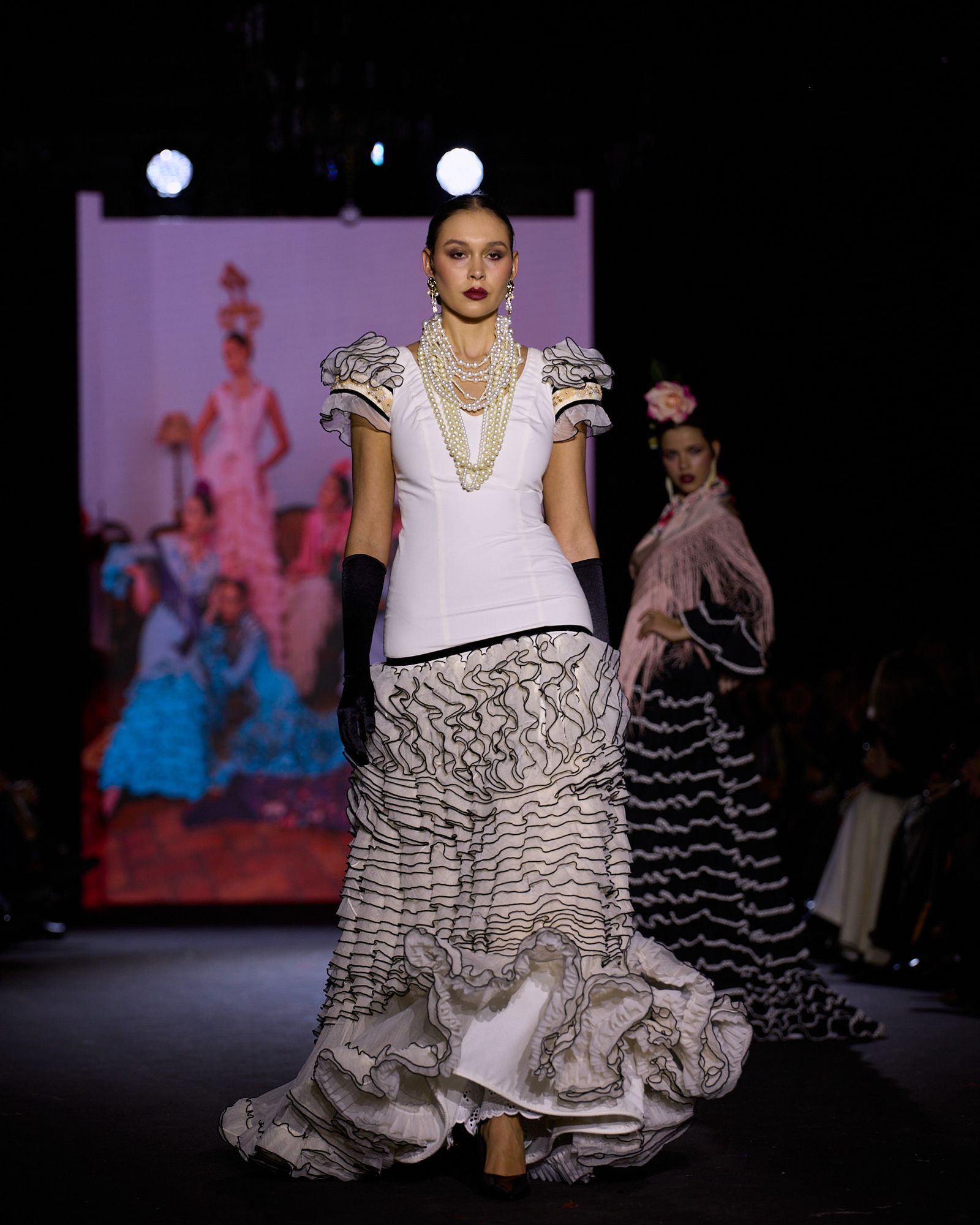 El desfile de flamenca Pol Núñez en We Love Flamenco 2026, todas las fotos