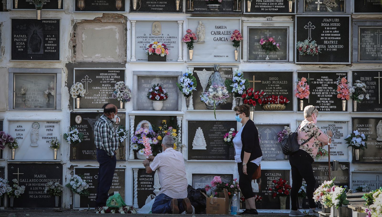 Día de Todos los Santos en el cementerio de Jerez