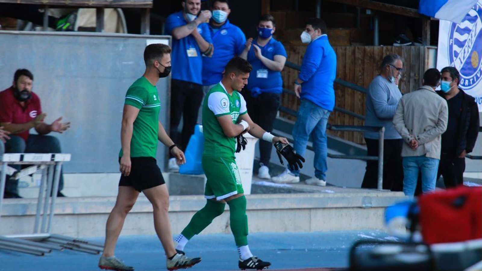 César tuvo que debutar ante el Salerm por la lesión de Camacho.