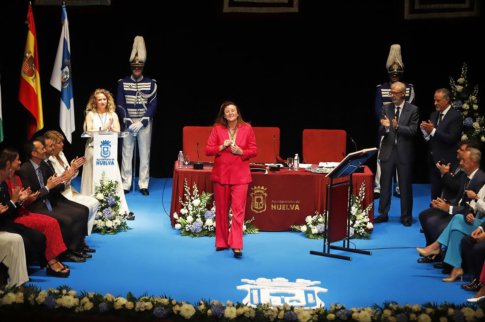 Imágenes de la toma de posesión de Pilar Miranda como alcaldesa de Huelva