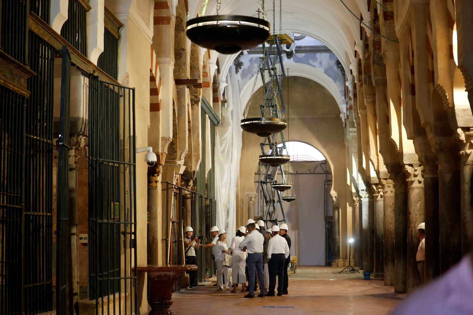 Las imágenes de las obras de emergencia de la Mezquita-Catedral tras el incedio