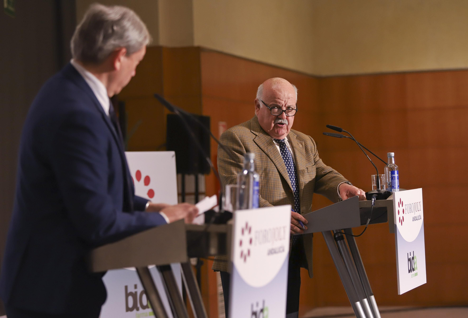 Las fotos del Foro Joly con el consejero de Salud, Jesús Aguirre