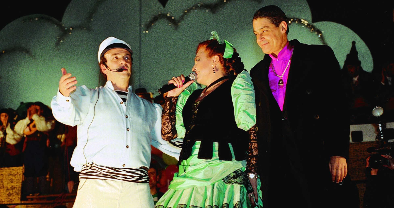 Antonio Martín (izq,) en su pregón de 1997 junto a Rocío Jurado y Felipe Campuzano.