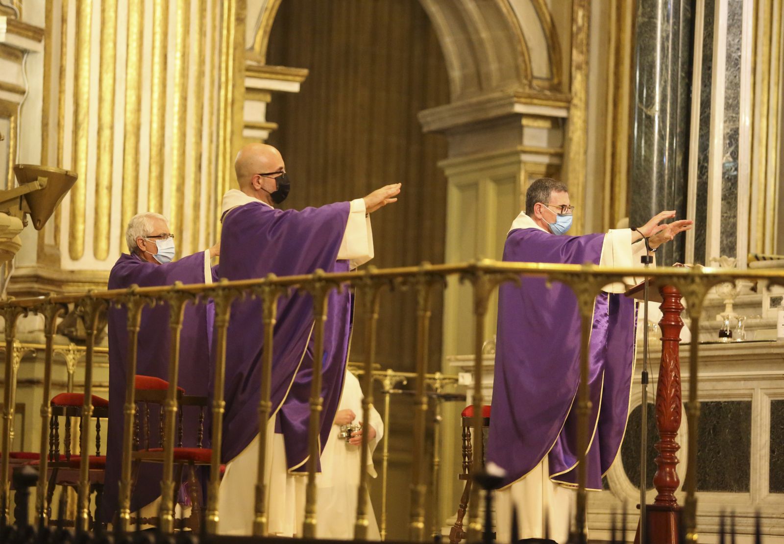 Las fotos del funeral en la Catedral de Málaga por los fallecidos con coronavirus.