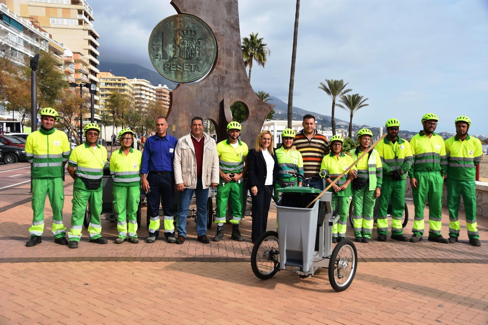 Presentación de los triciclos para el servicio de limpieza.