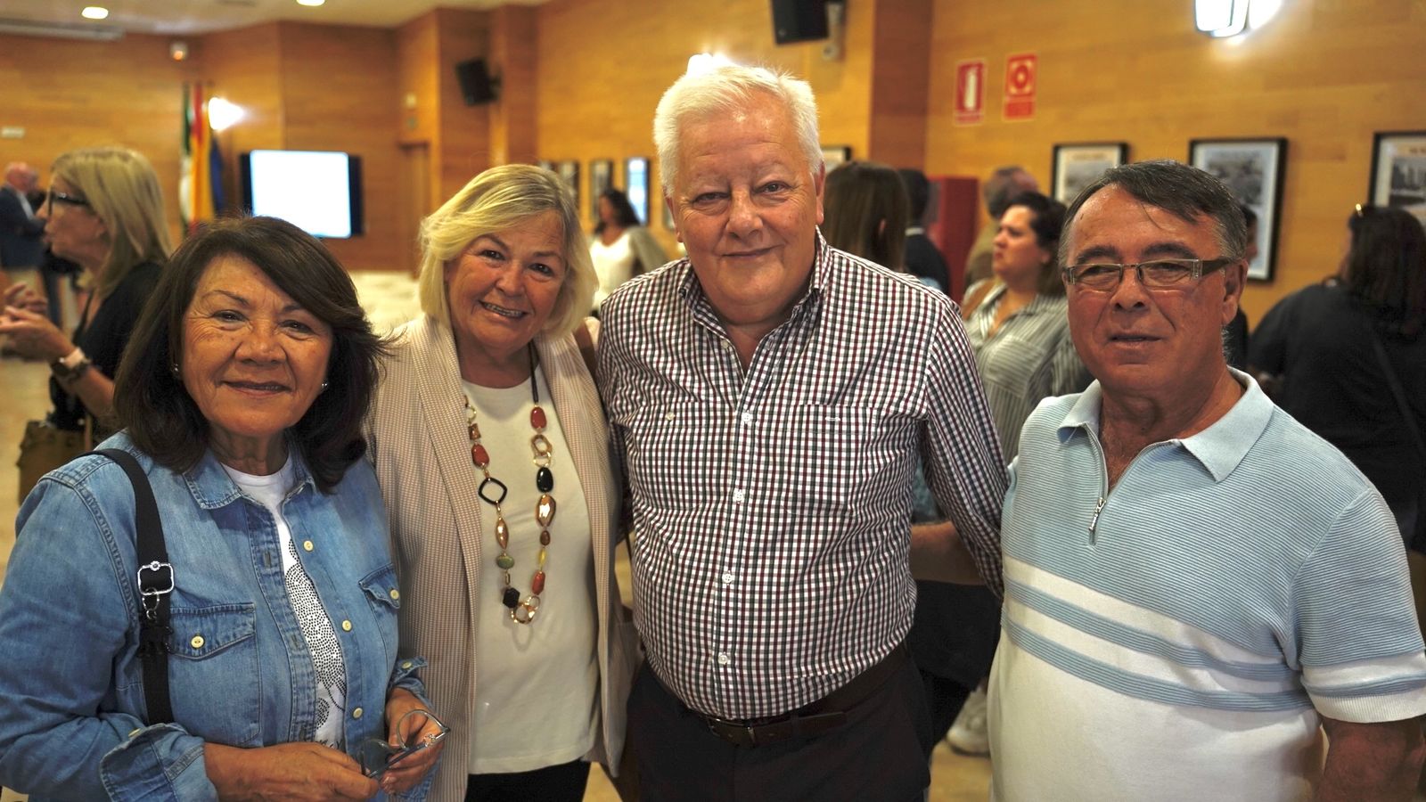 Fotos de la exposición de fotos históricas de Miguel Ángel del Águila sobre la OPE, en la José Luis Cano