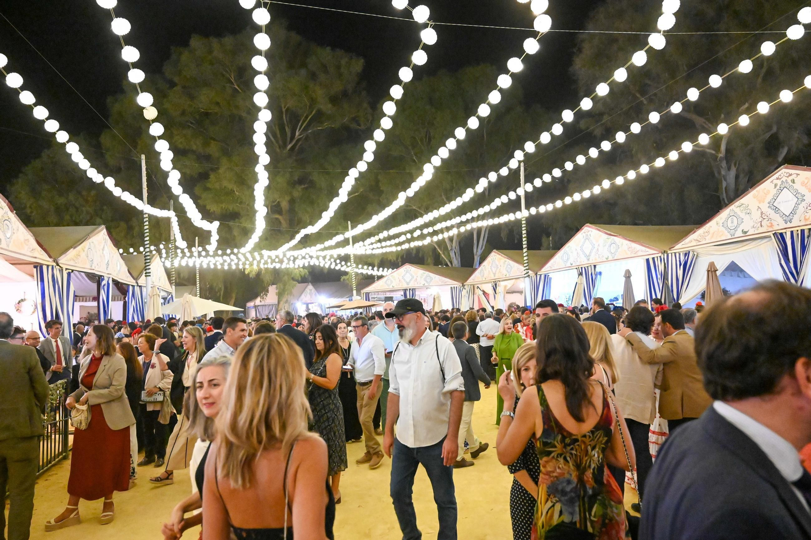 Imágenes del ambiente del ambiente de la noche del sábado en la Feria de Otoño y del Caballo 2025 de Huelva