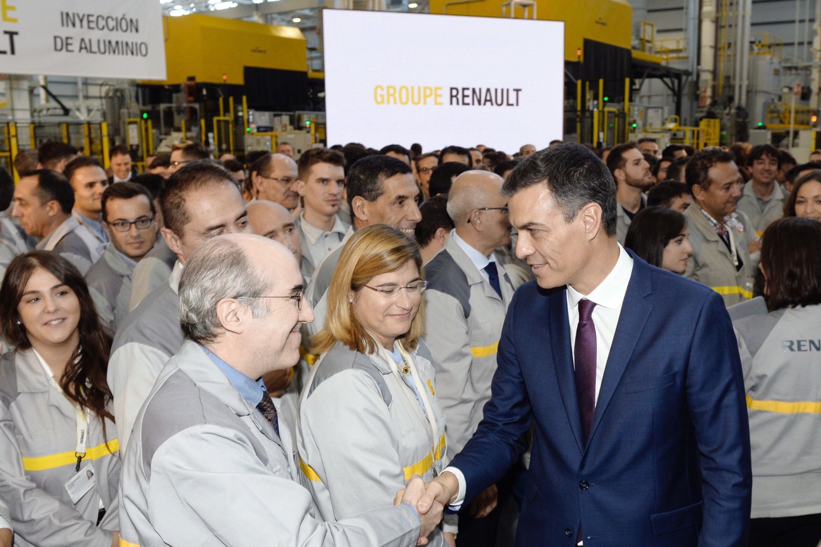 Pedro Sánchez en su visita  a la planta de Renault.