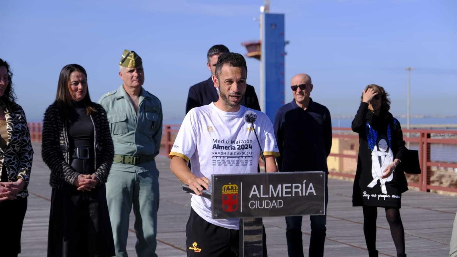 El triatleta paralímpico Jairo Ruiz es embajador de la prueba.