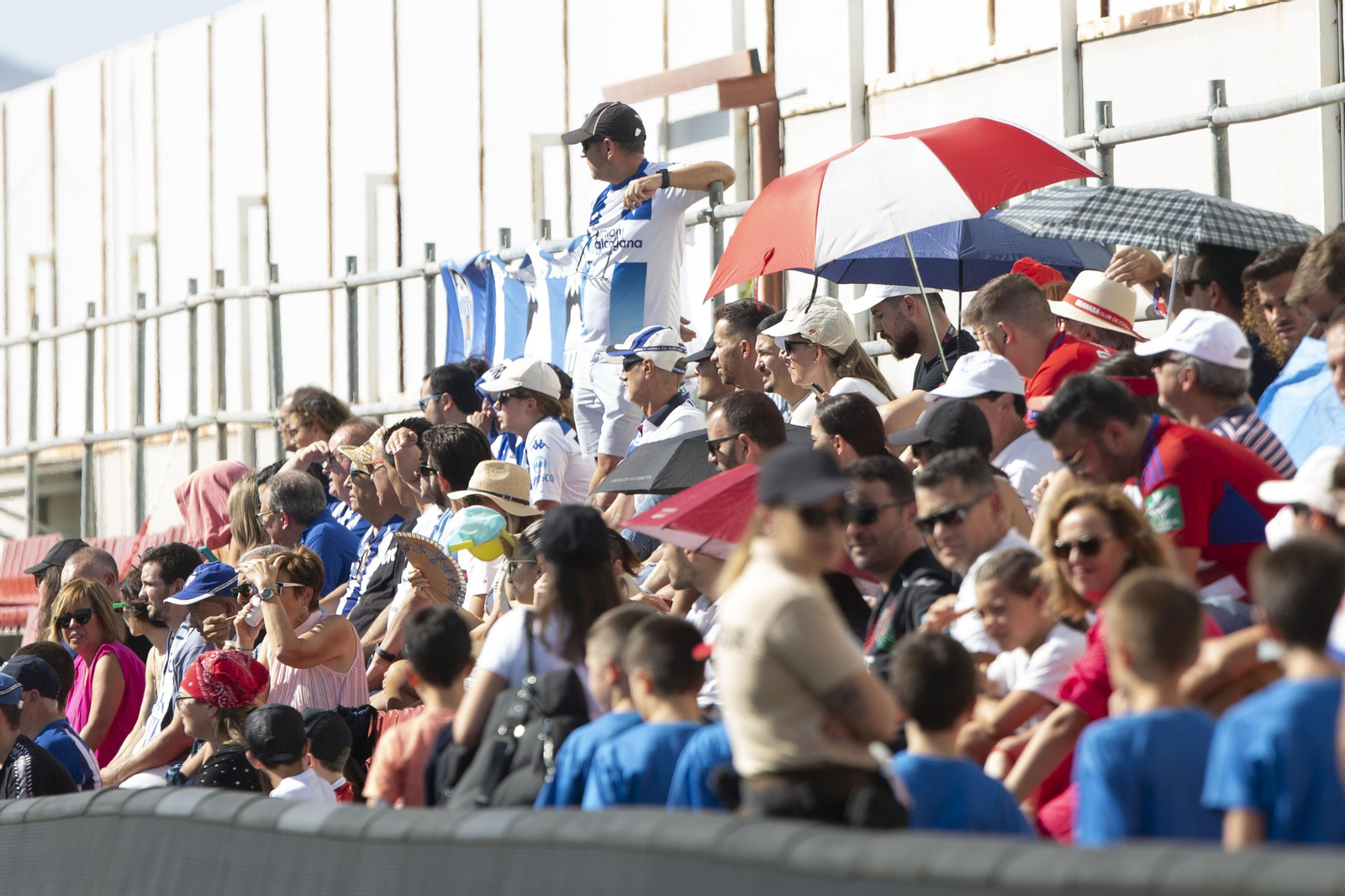 Las imágenes del encuentro entre el Recreativo Granada y el CD Alcoyano