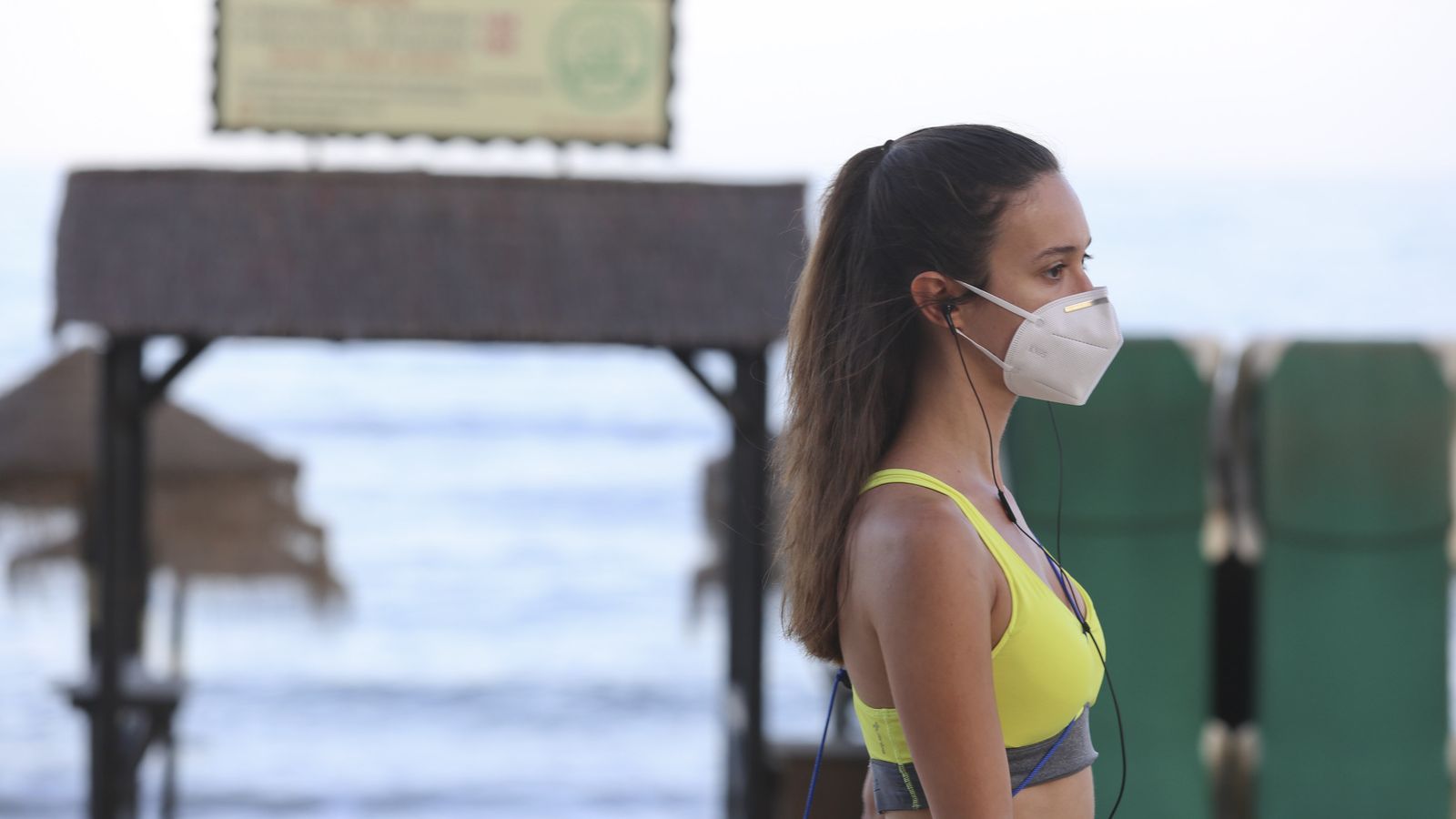Deporte y melancolía en el Paseo Marítimo.