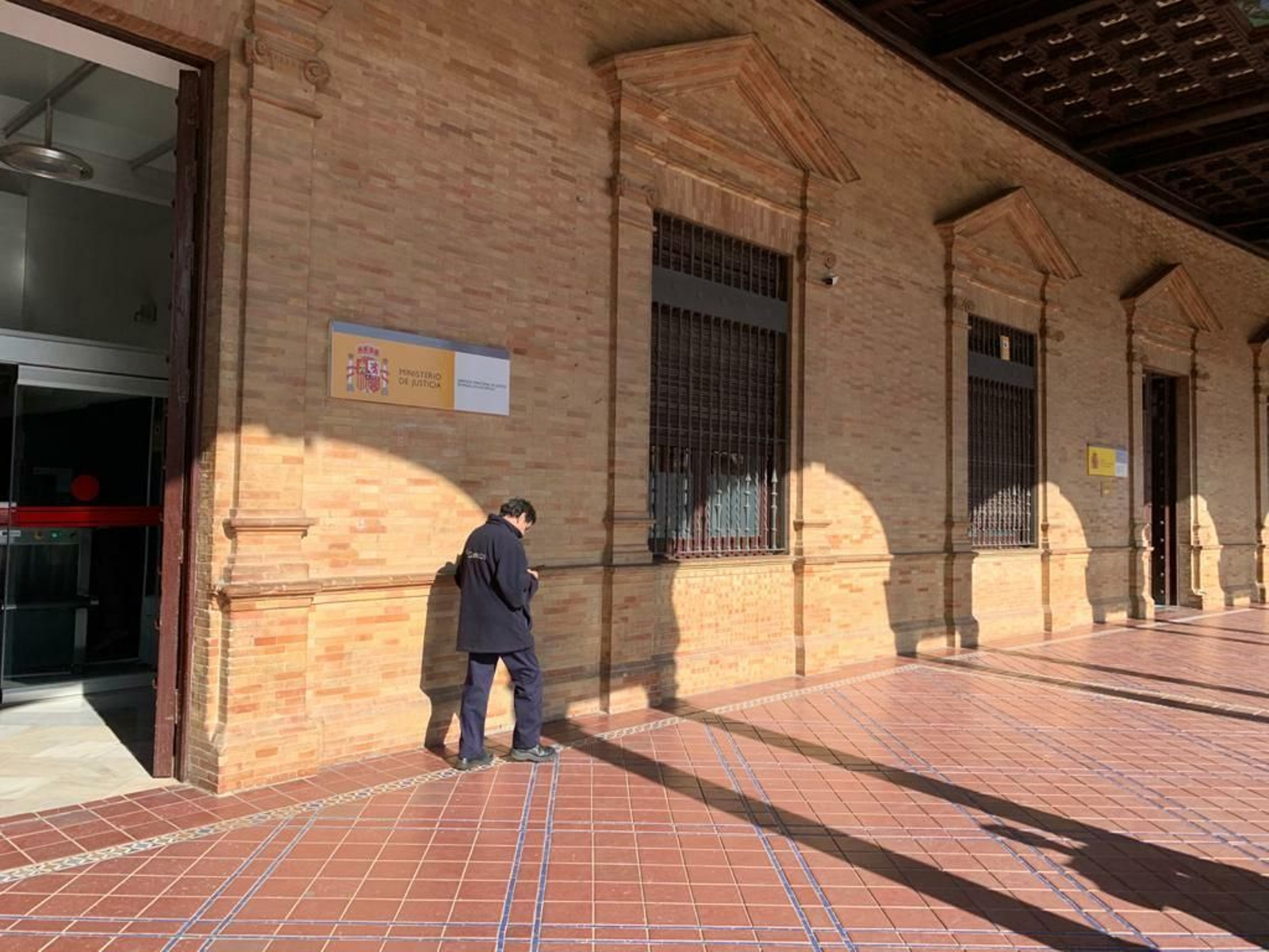 Oficina de Extranjería en la Plaza de España de Sevilla