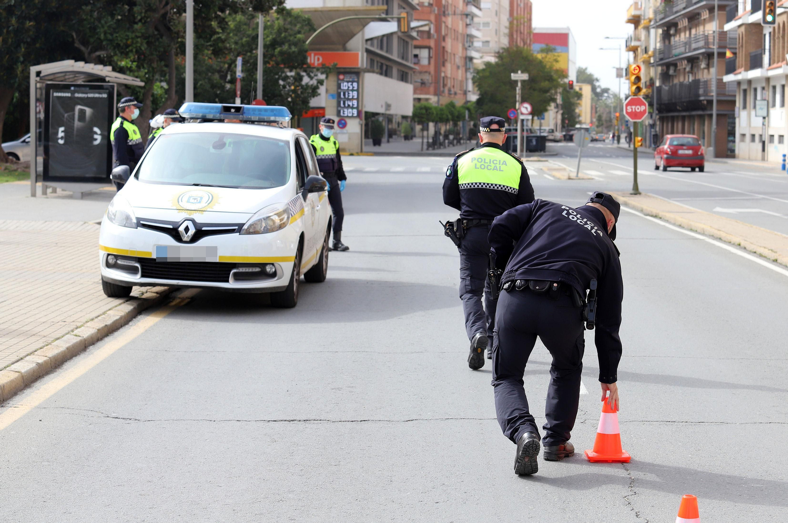 Imágenes de las actuaciones de la Policía Local de Huelva para combatir el coronavirus