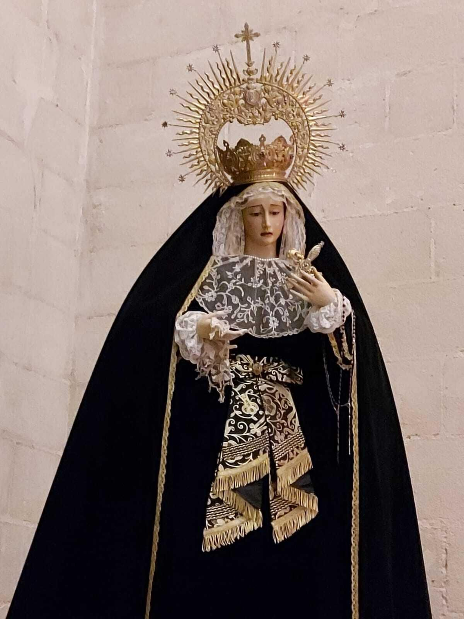 María Santísima de la Esperanza vestida de negro. María Santísima de la Esperanza vestida de negro.