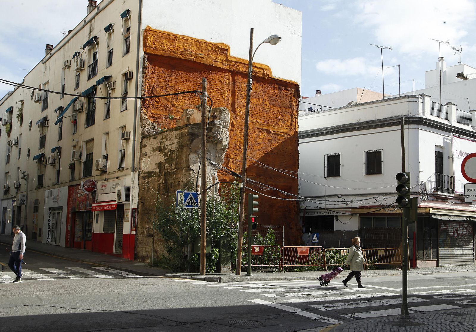 La promoción de Puñonrostro que hace esquina con la calle Valle tiene que integrar el lienzo de muralla.