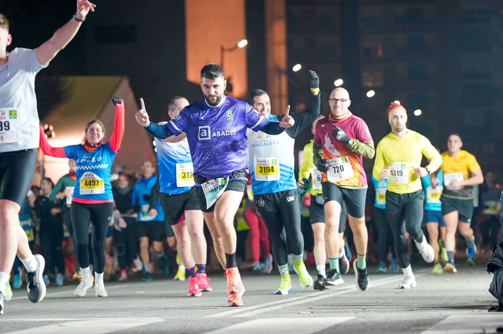 En imágenes: búscate en tu llegada a meta de la Carrera de San Antón 2026 (14)