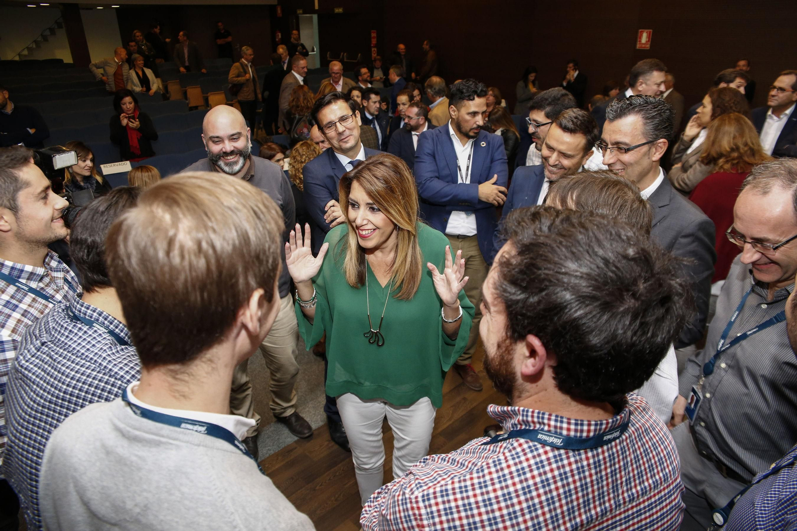 1. La presienta de la Junta de Andalucía realizó un recorrido por las instalaciones del edifico I+D y saludó a los trabajadores dedicados a los campos tecnológicos. 2. En su intervención destacó la importancia de que este centro y estos profesionales realicen esta importante labor sin fronteras desde Granada. 3. En los últimos meses la presidenta se ha dejado ver varias veces por la capital y la provincia.