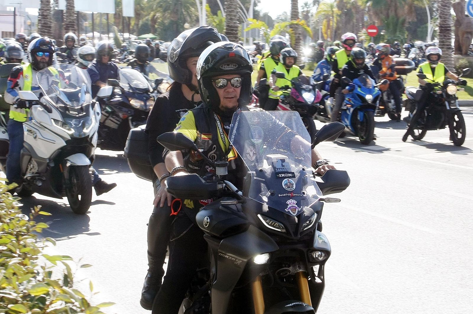 Imágenes de la concentración motera en memoria de Hugo Millán por las calles de Huelva